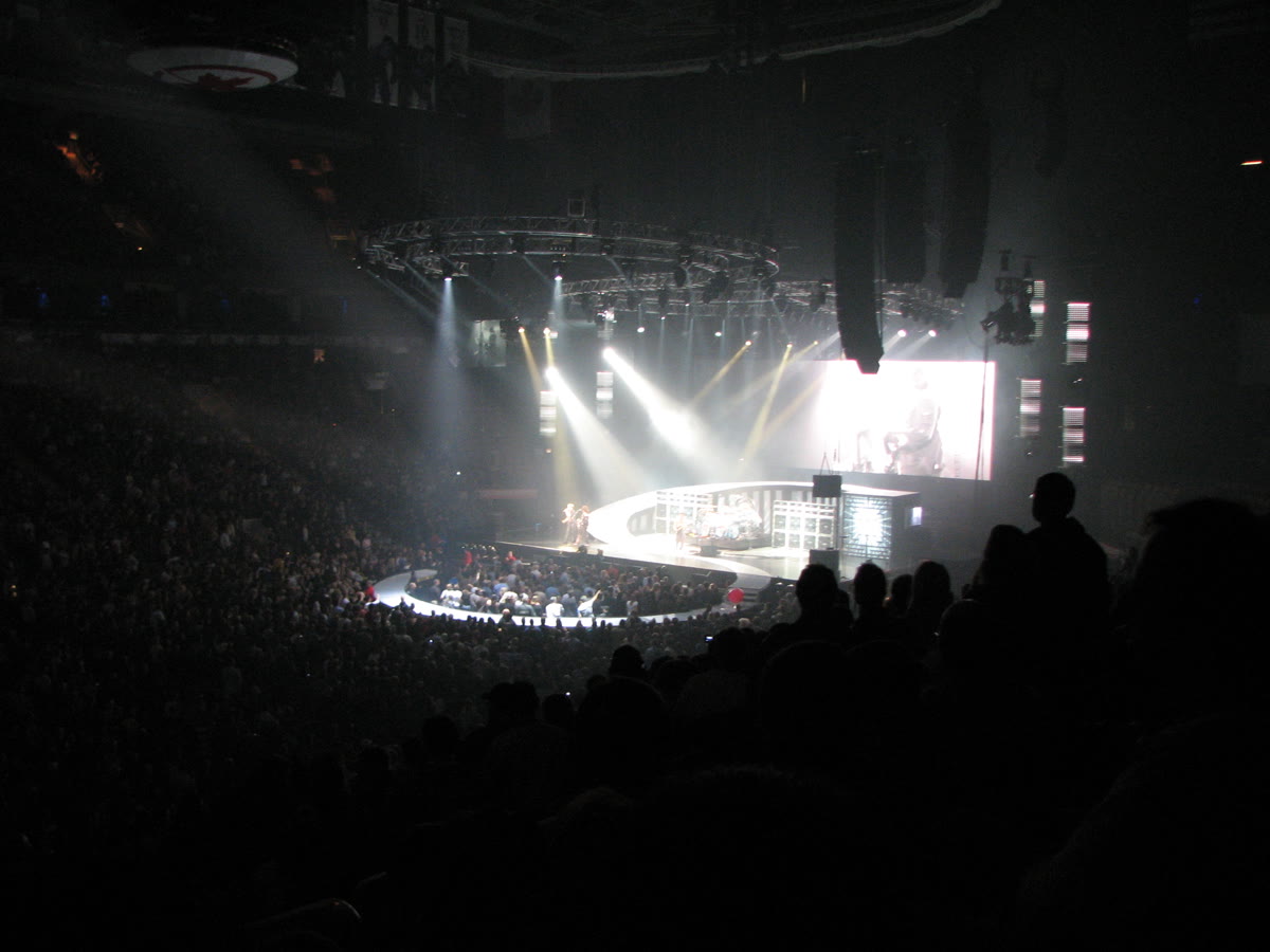 The Air Canada Centre filled with people during Van Halen's set